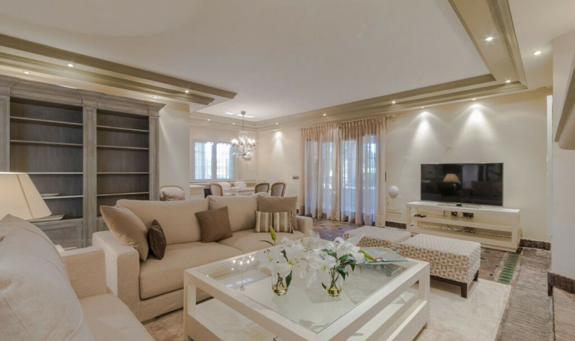 Resale - House -
Costabella