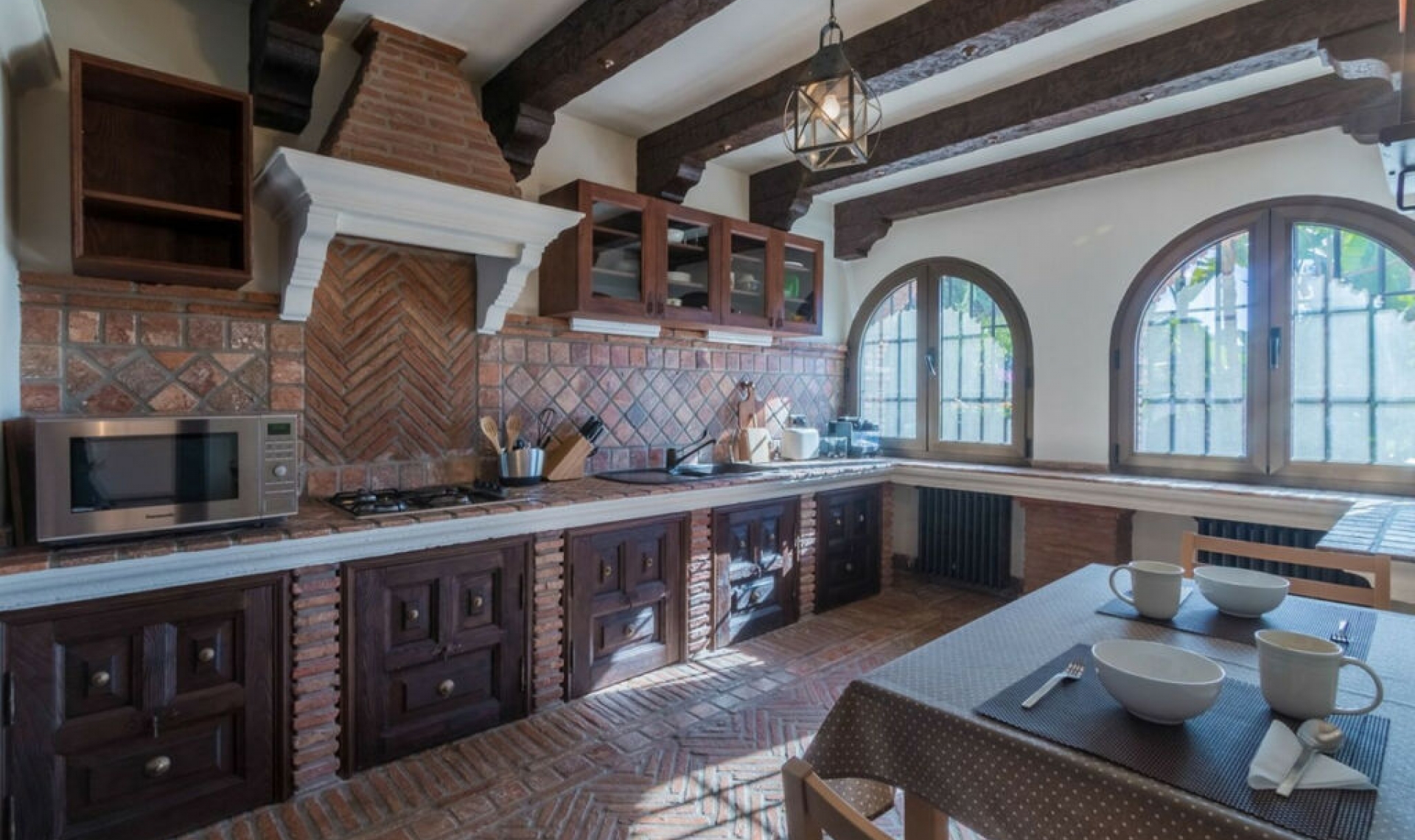 Resale - House -
Costabella