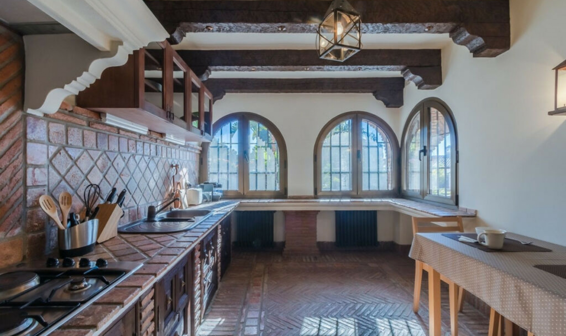 Resale - House -
Costabella