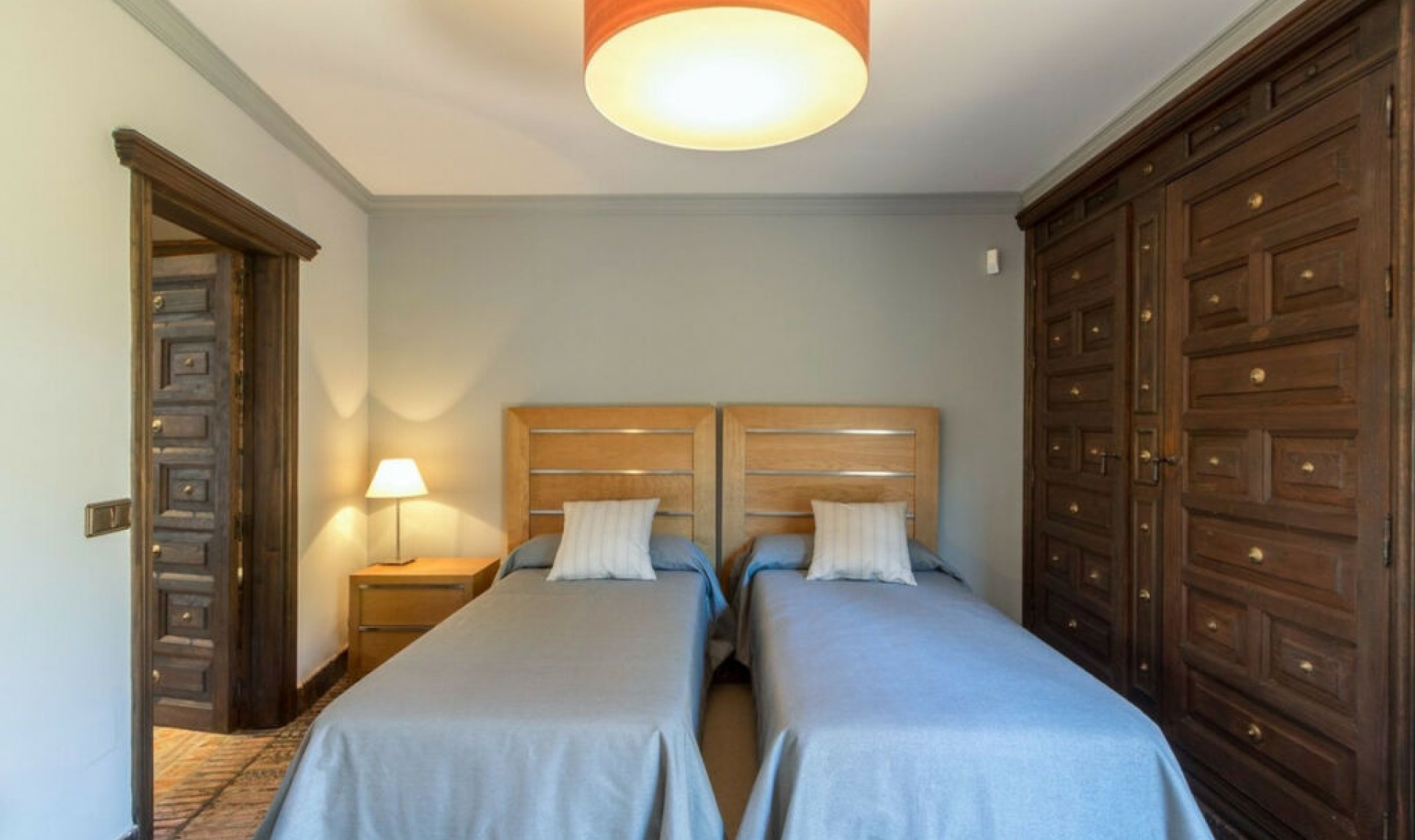 Resale - House -
Costabella