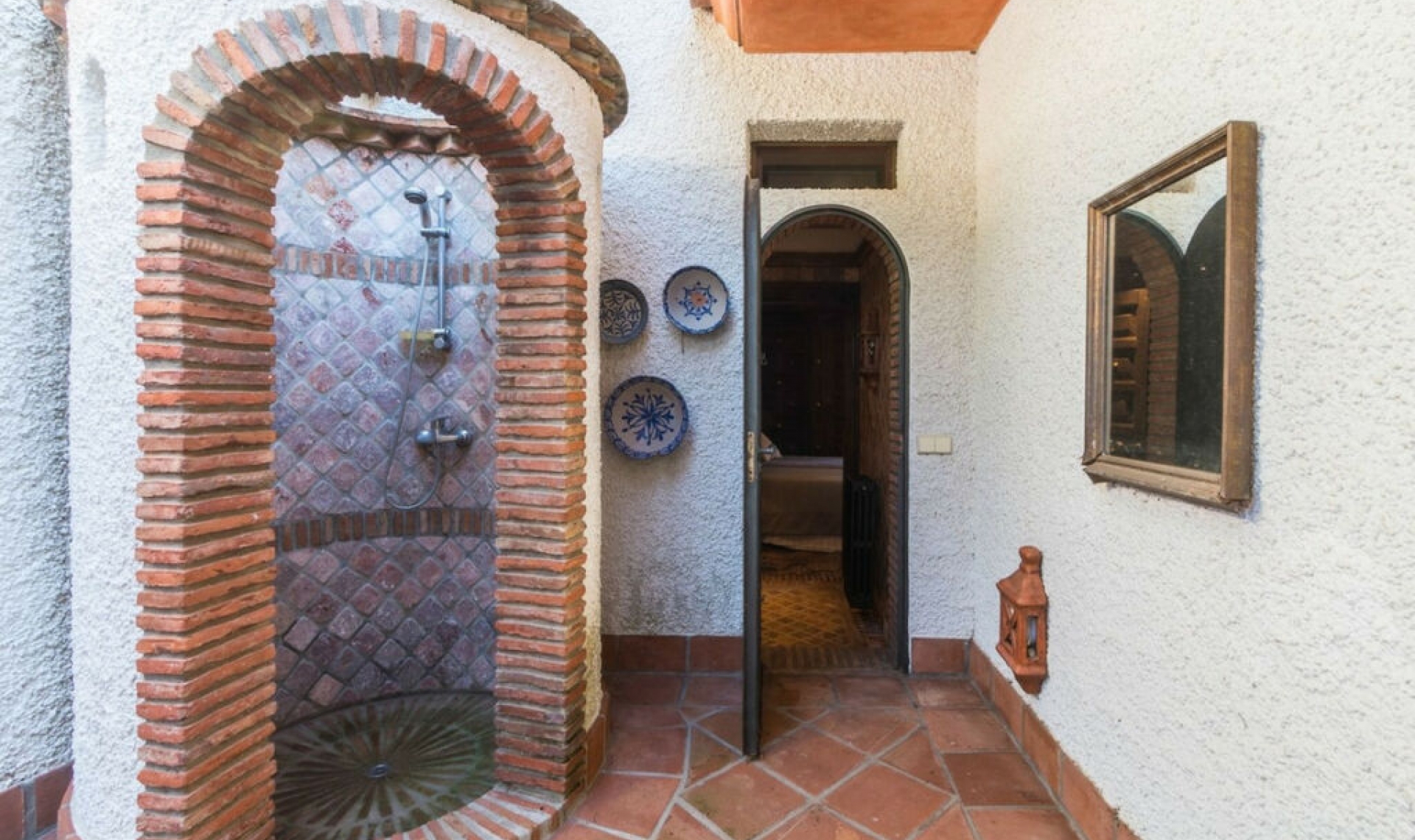 Resale - House -
Costabella