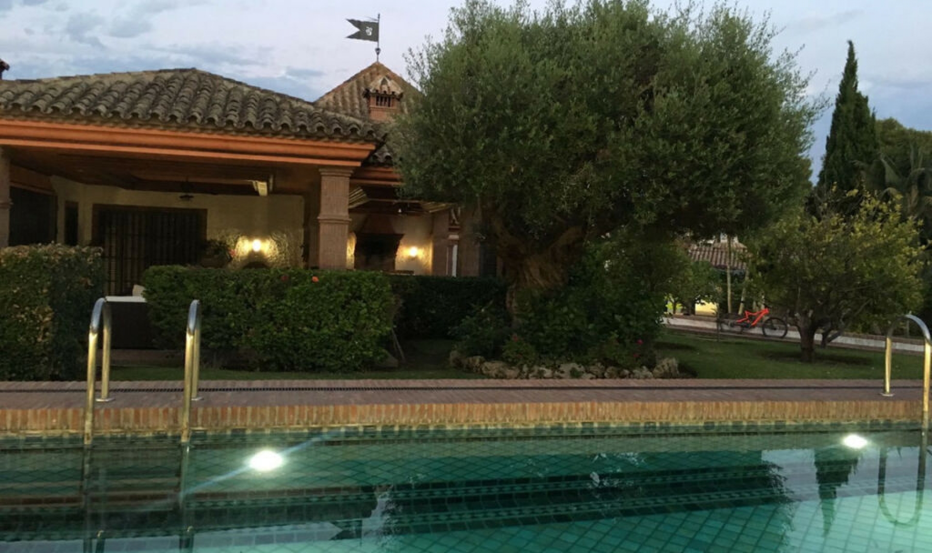 Resale - House -
Costabella