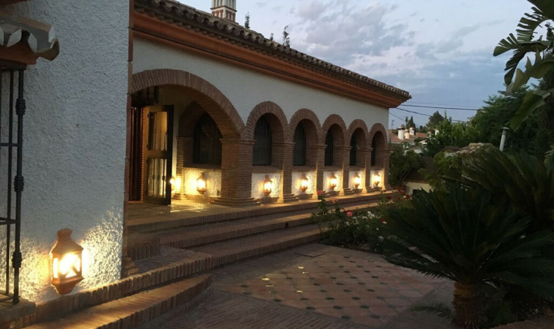 Resale - House -
Costabella