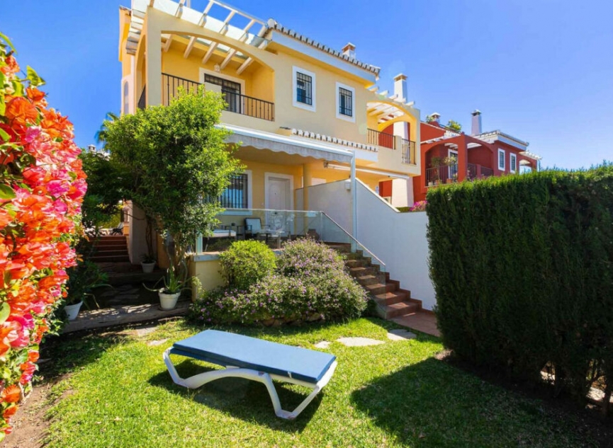 Resale - House -
Costabella