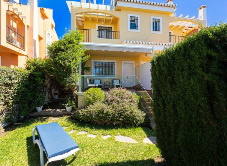 Resale - House -
Costabella