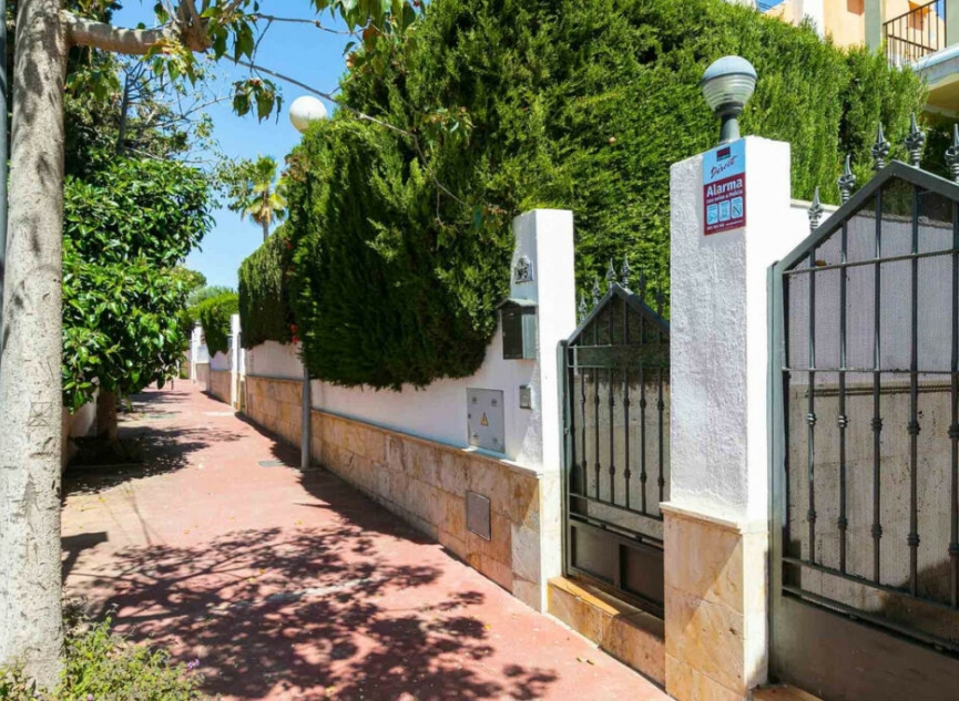 Resale - House -
Costabella
