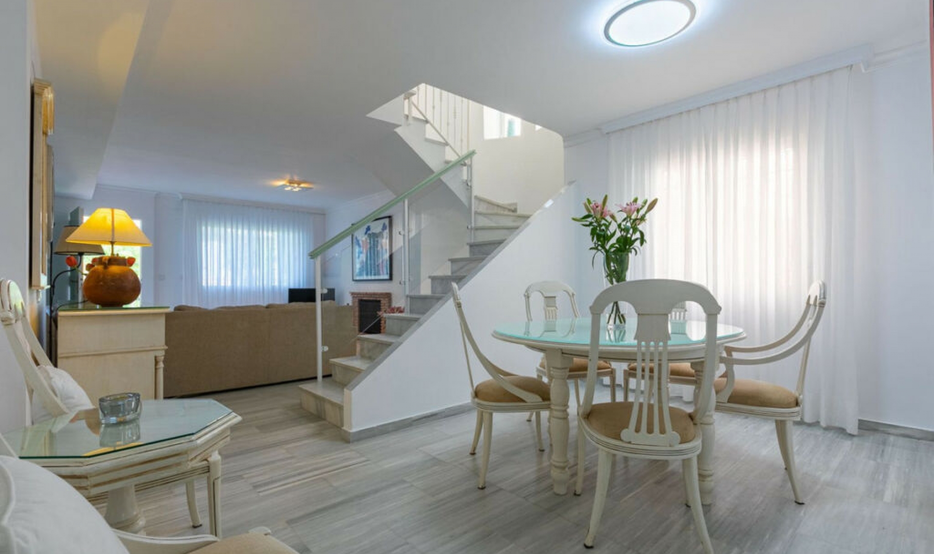 Resale - House -
Costabella