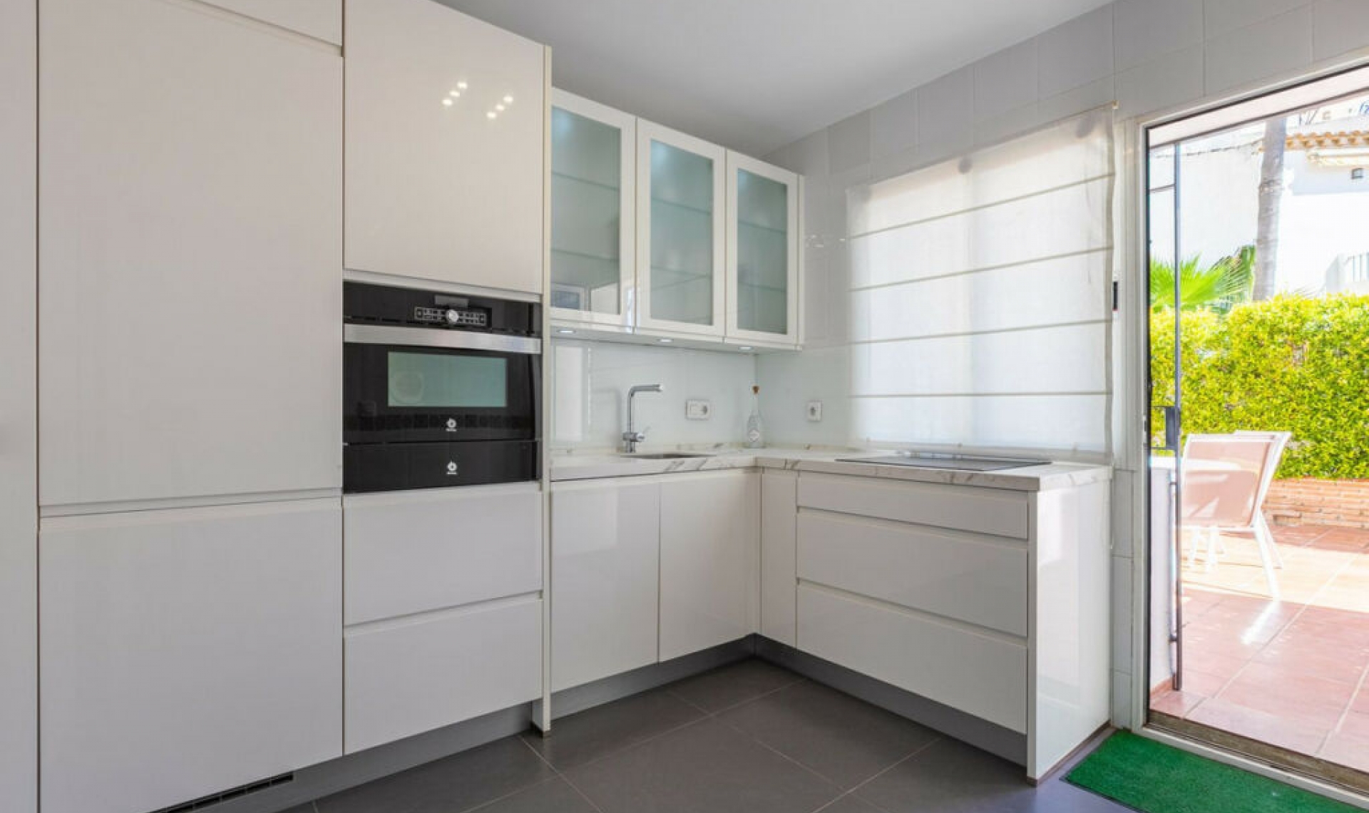 Resale - House -
Costabella