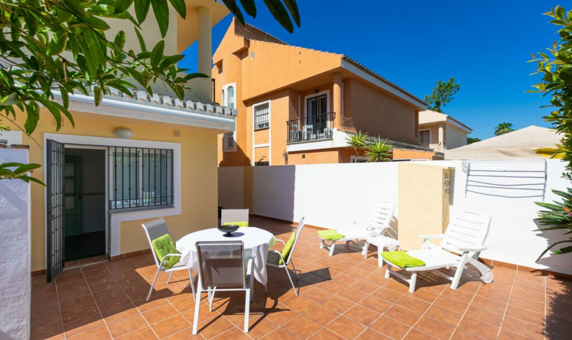 Resale - House -
Costabella