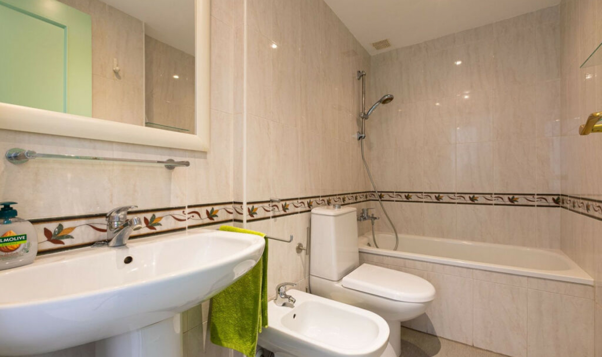 Resale - House -
Costabella