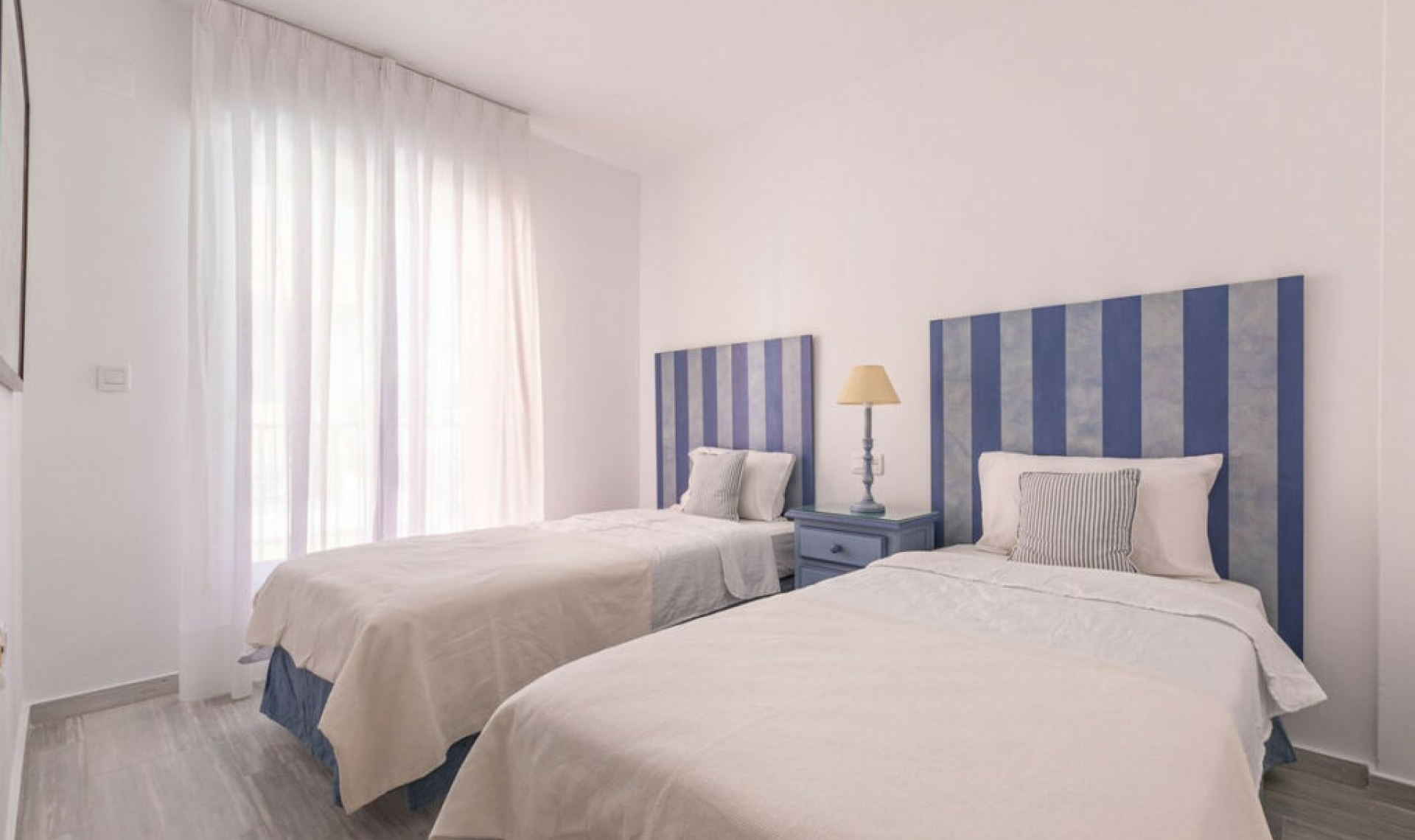 Resale - House -
Costabella