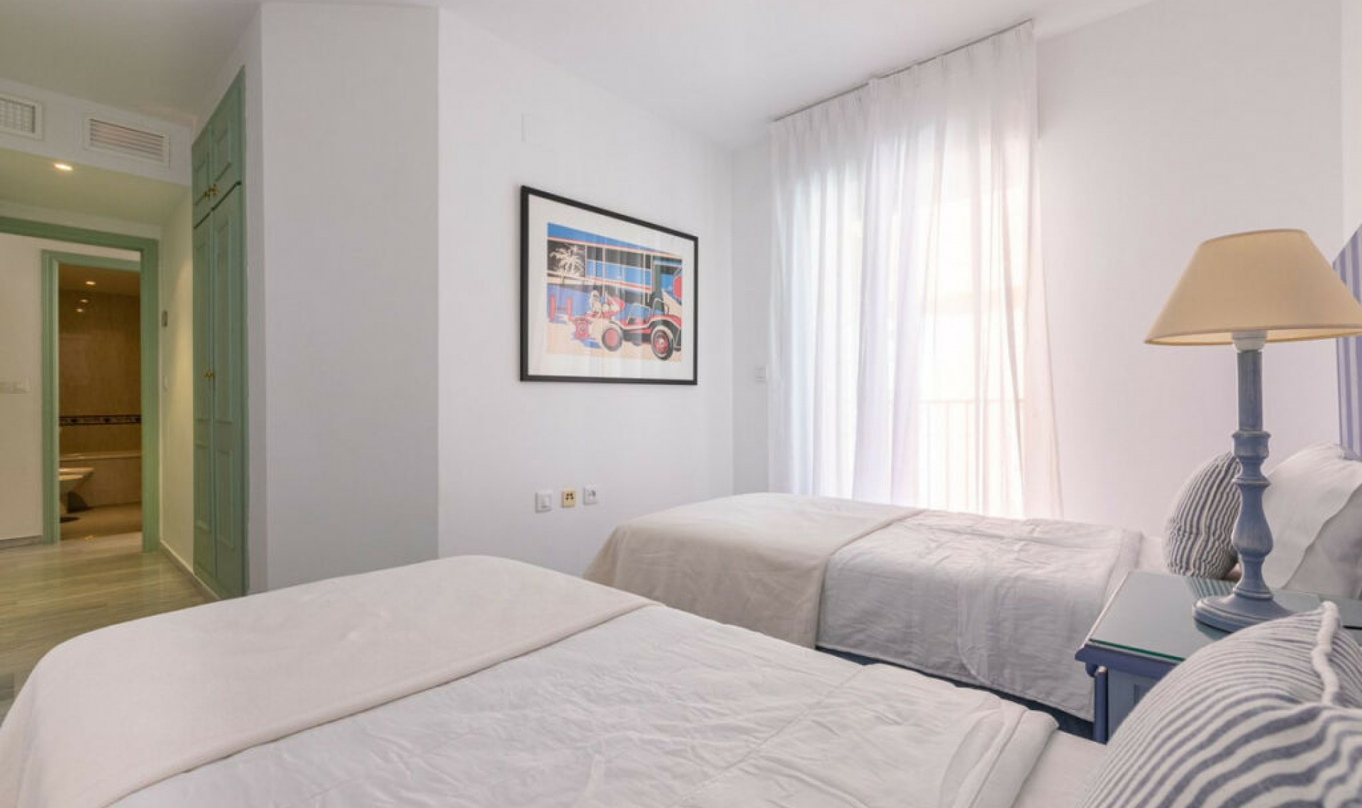 Resale - House -
Costabella