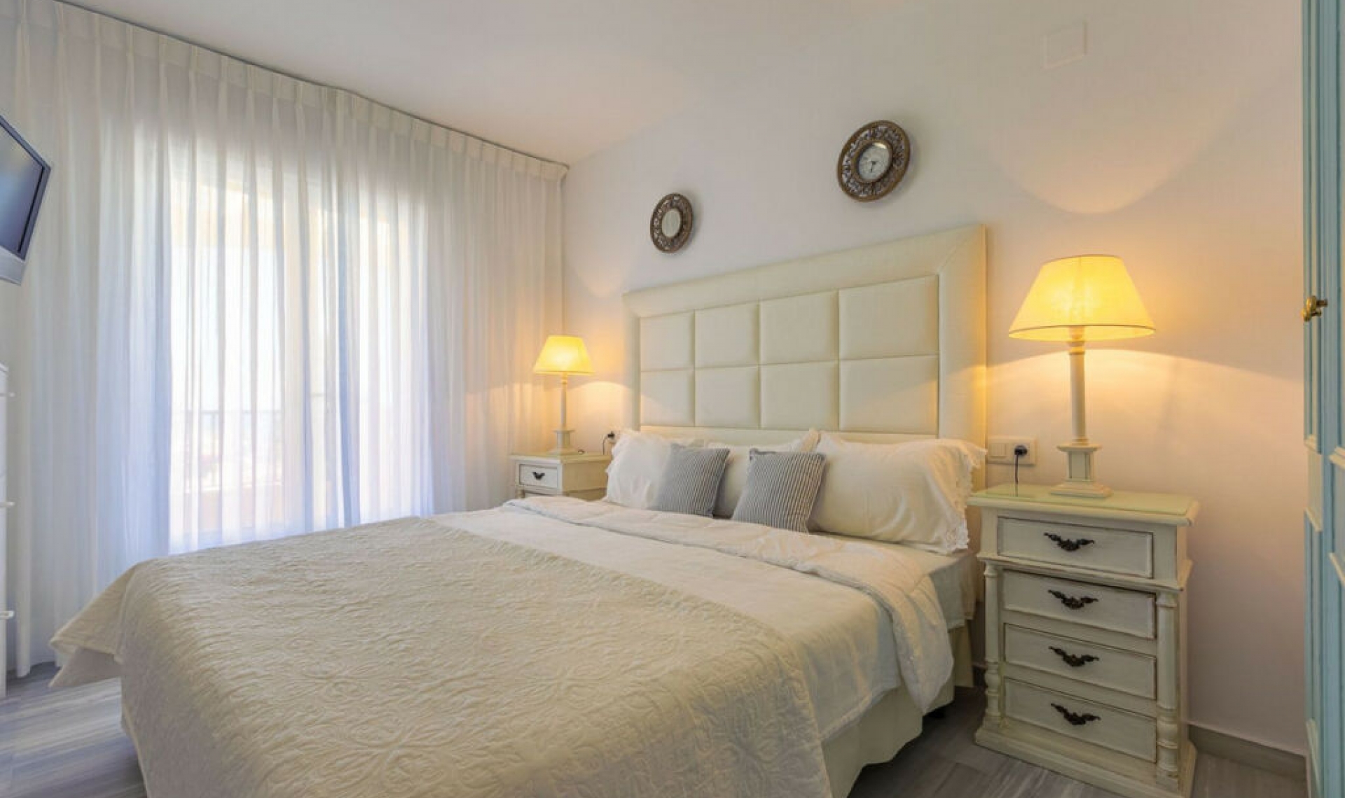 Resale - House -
Costabella