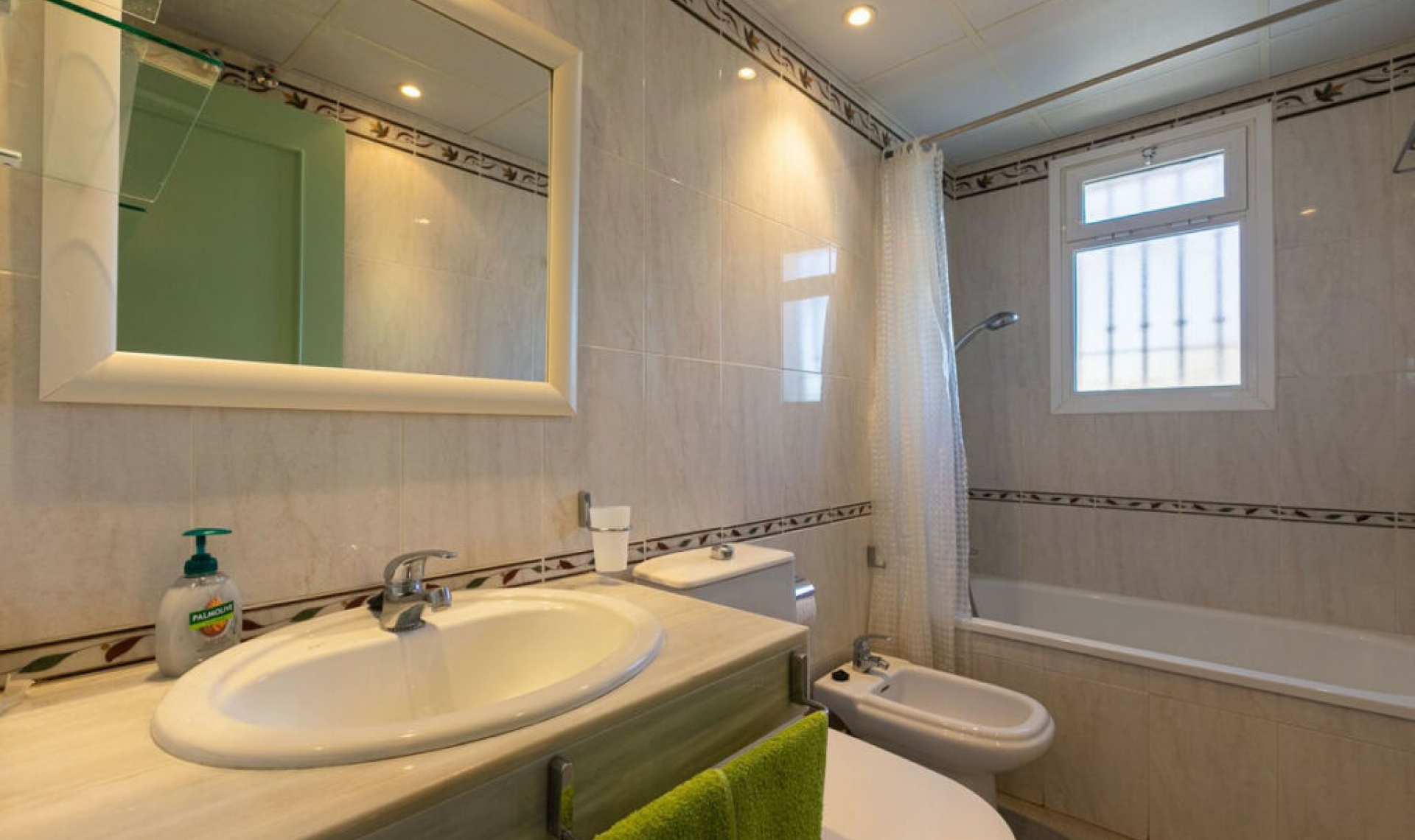 Resale - House -
Costabella