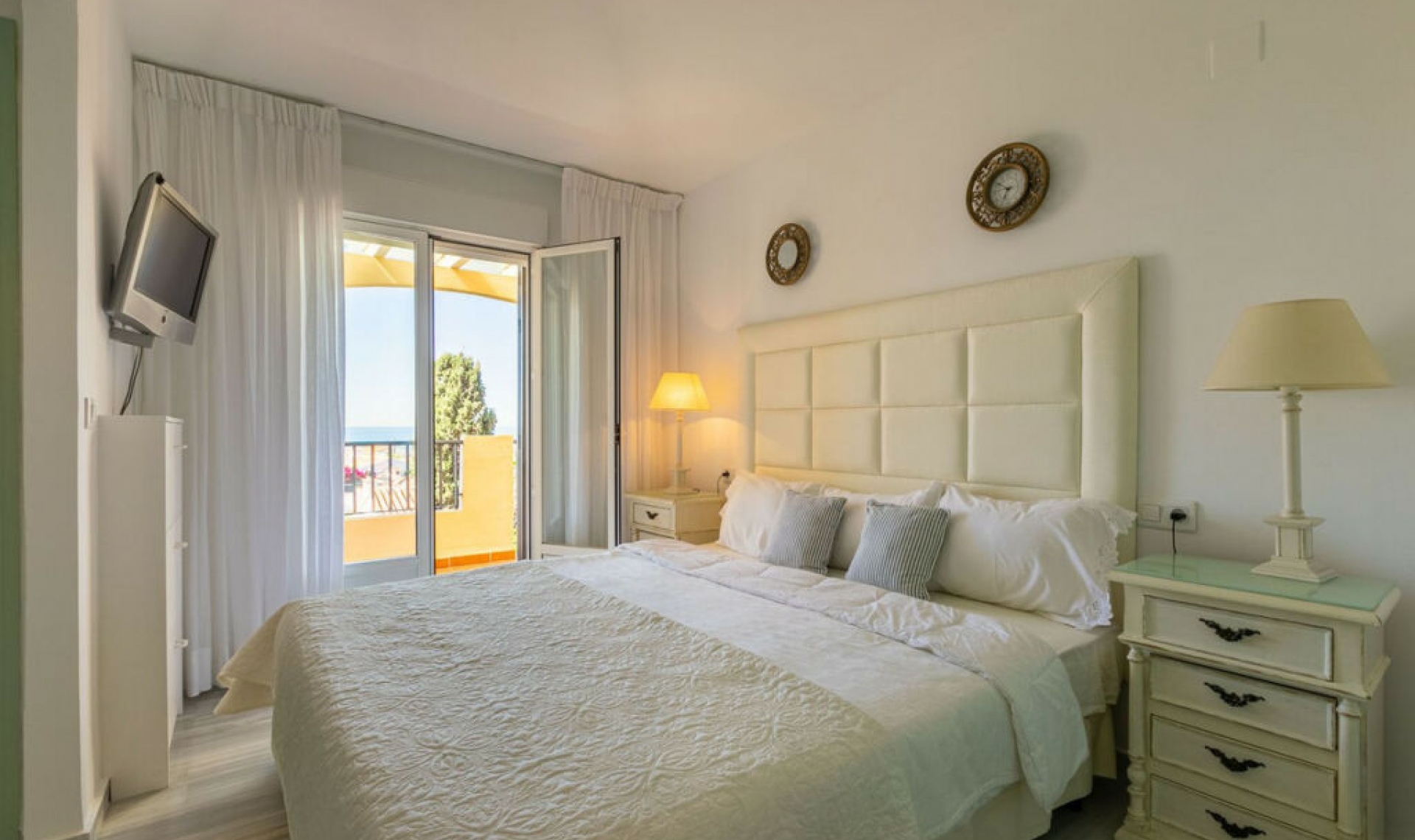 Resale - House -
Costabella