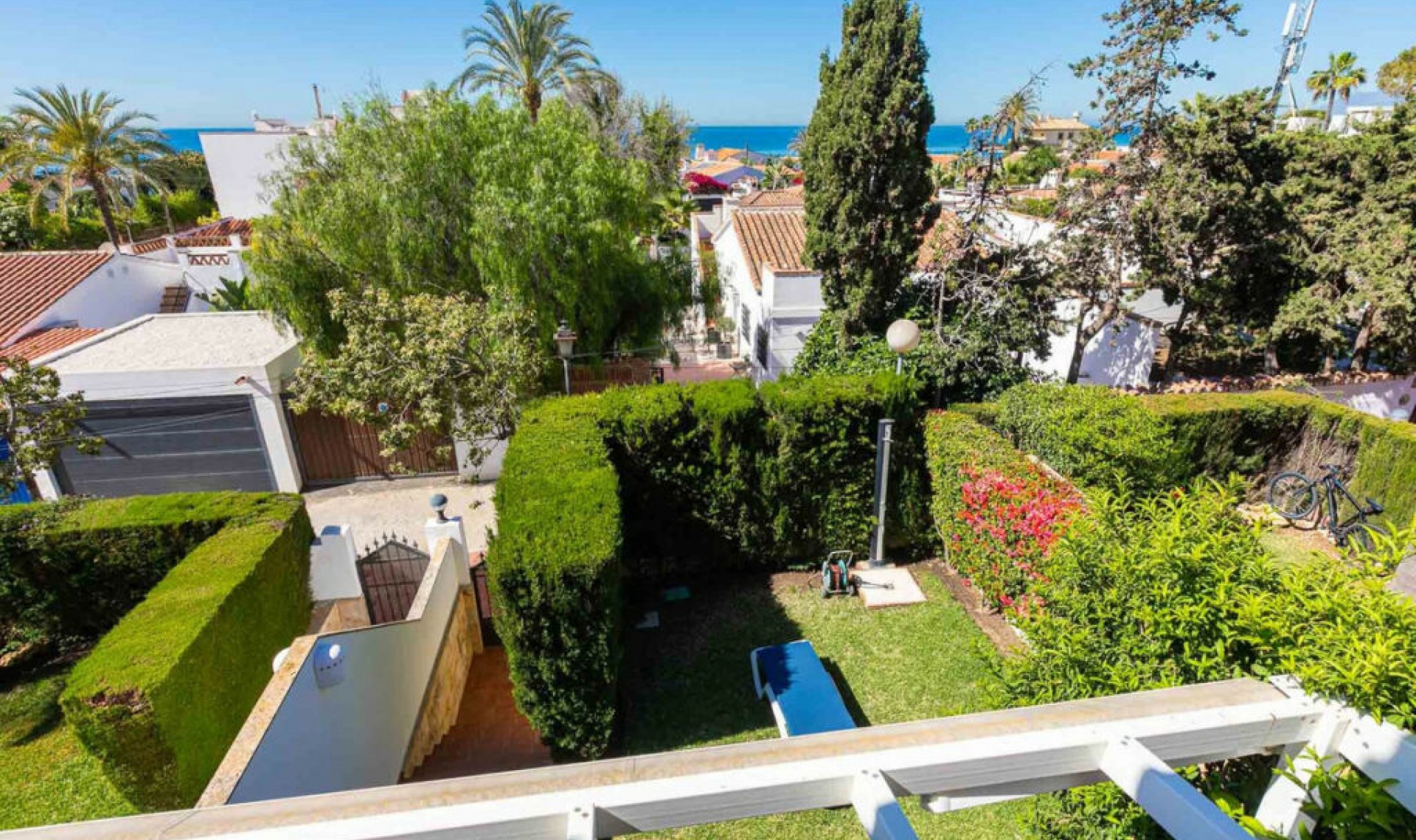 Resale - House -
Costabella