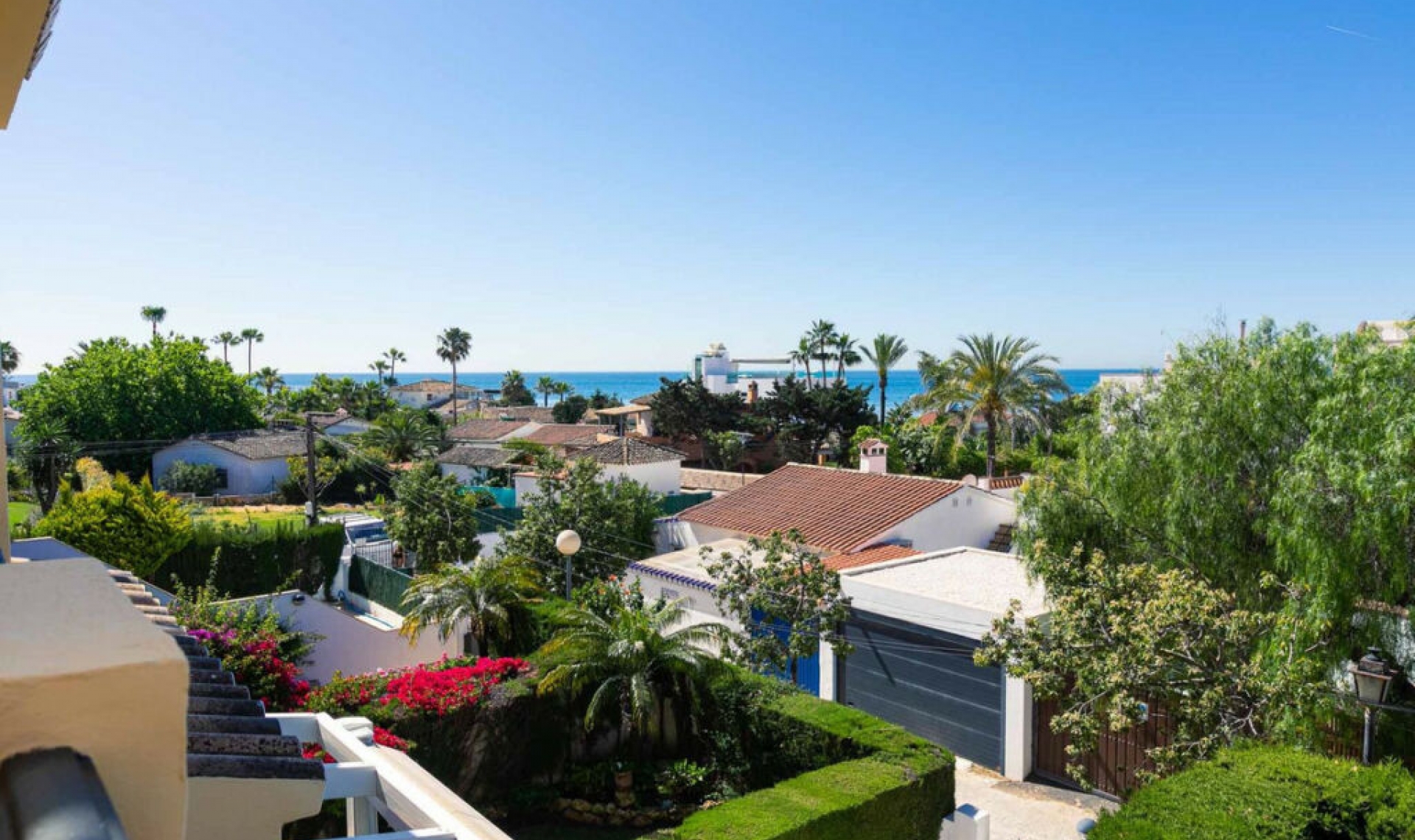 Resale - House -
Costabella