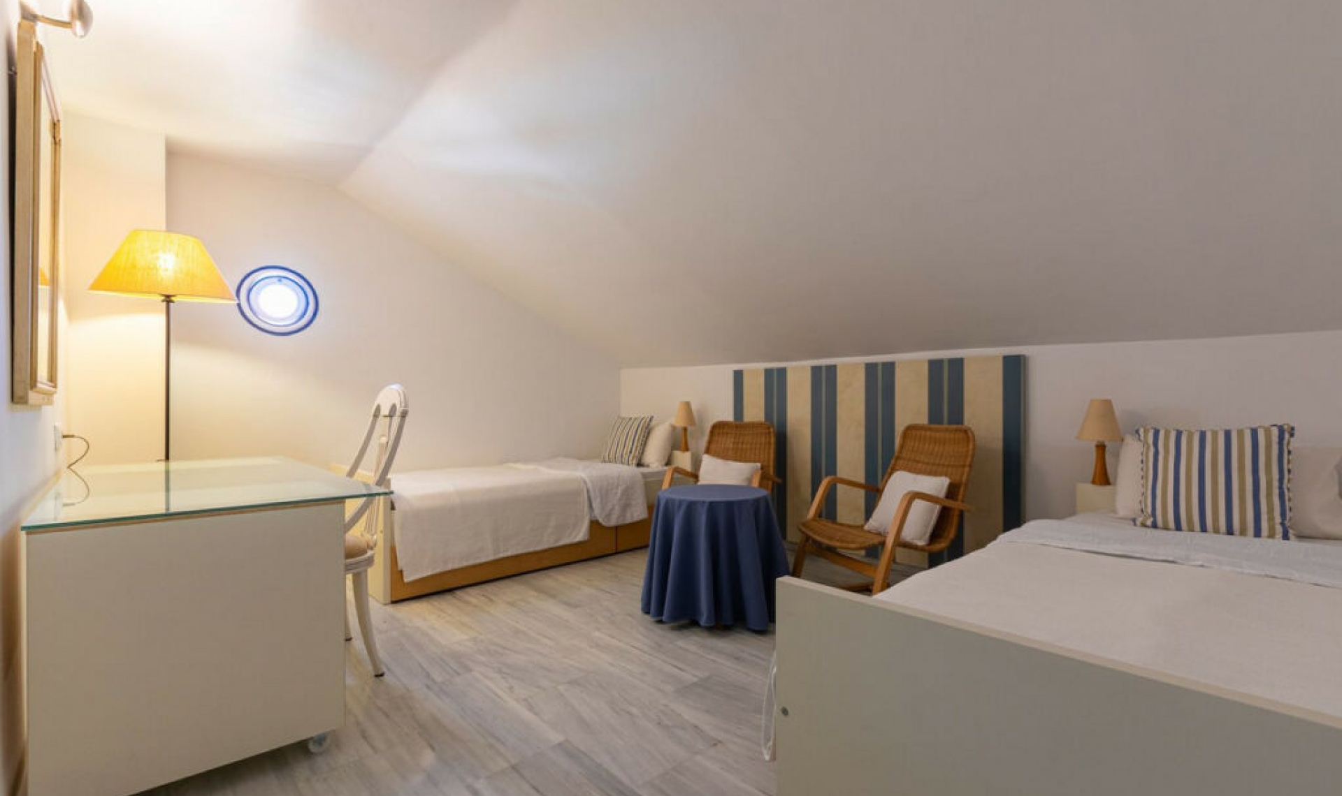 Resale - House -
Costabella