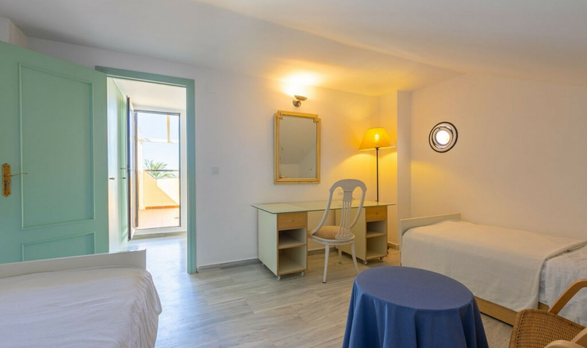 Resale - House -
Costabella