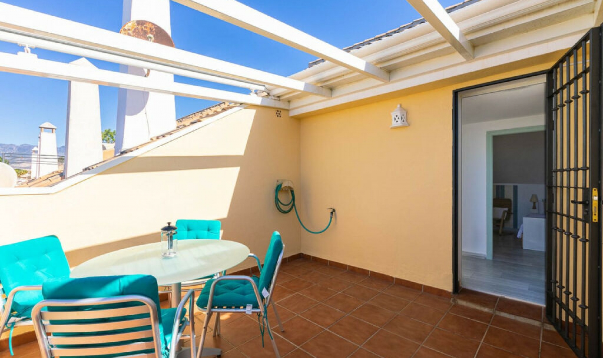 Resale - House -
Costabella