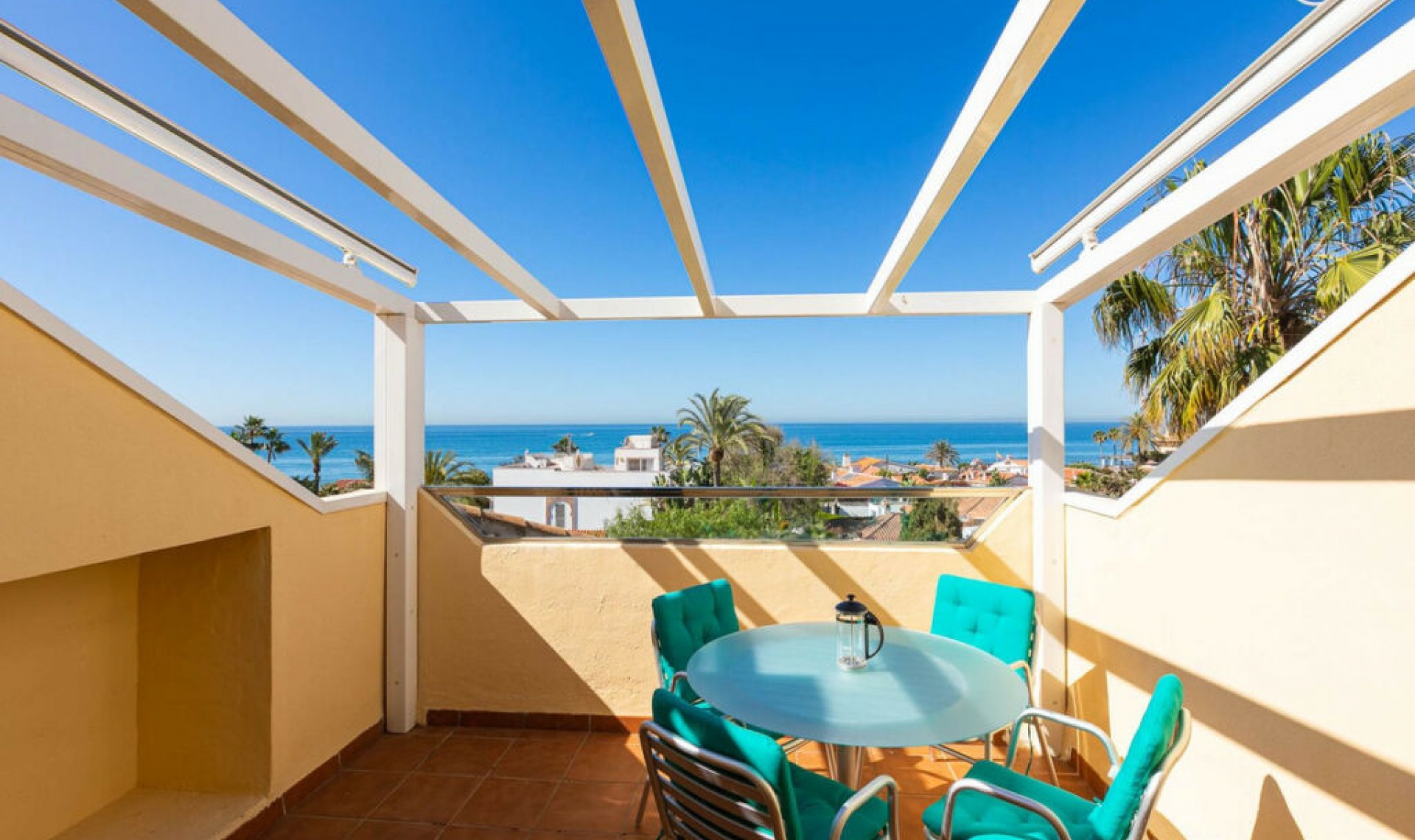 Resale - House -
Costabella