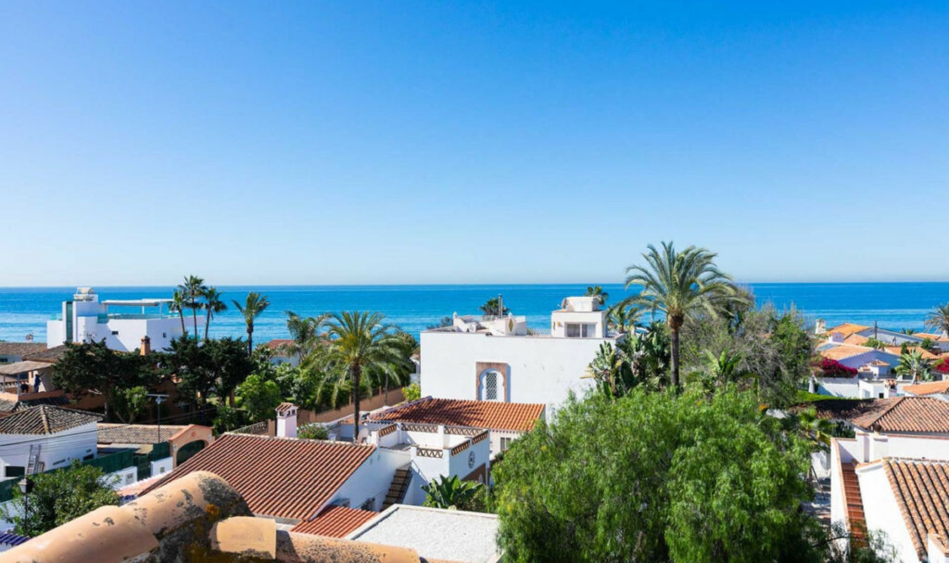 Resale - House -
Costabella