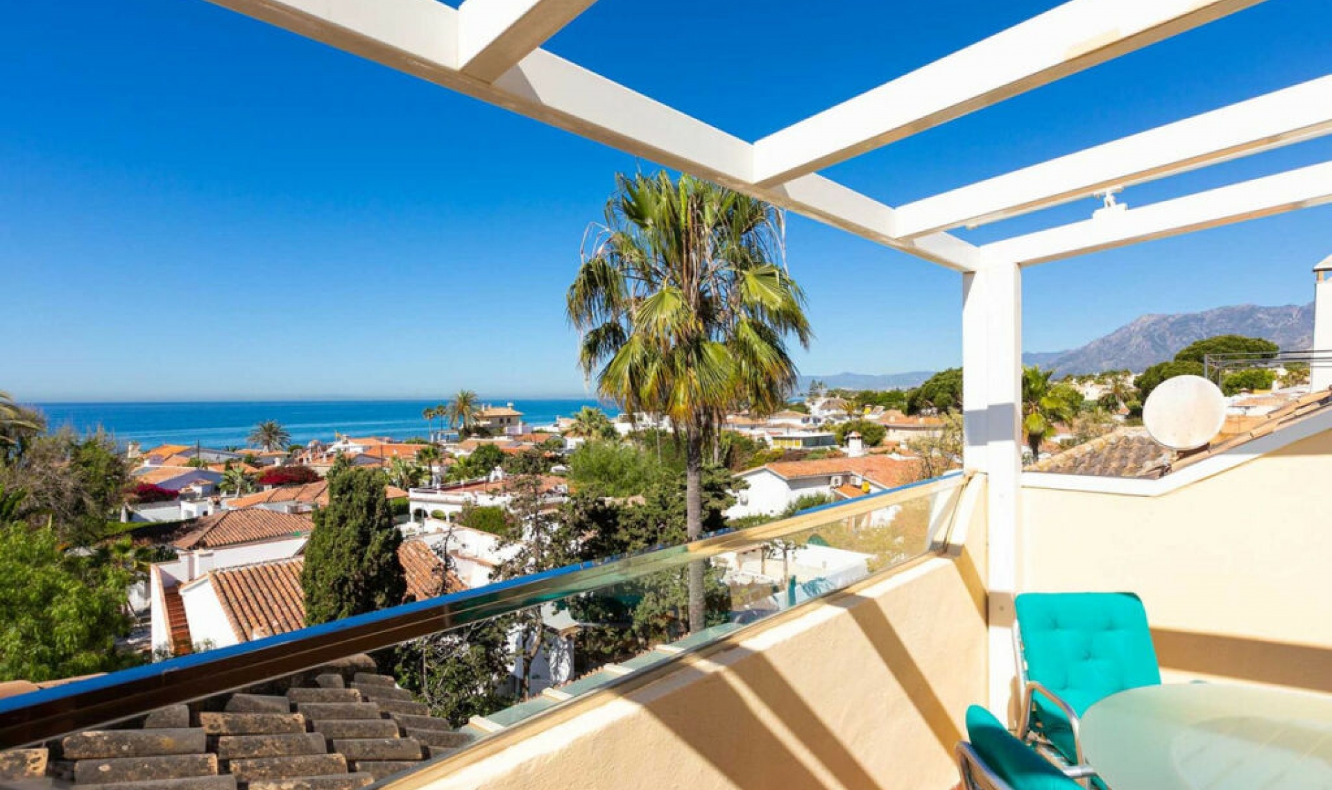 Resale - House -
Costabella
