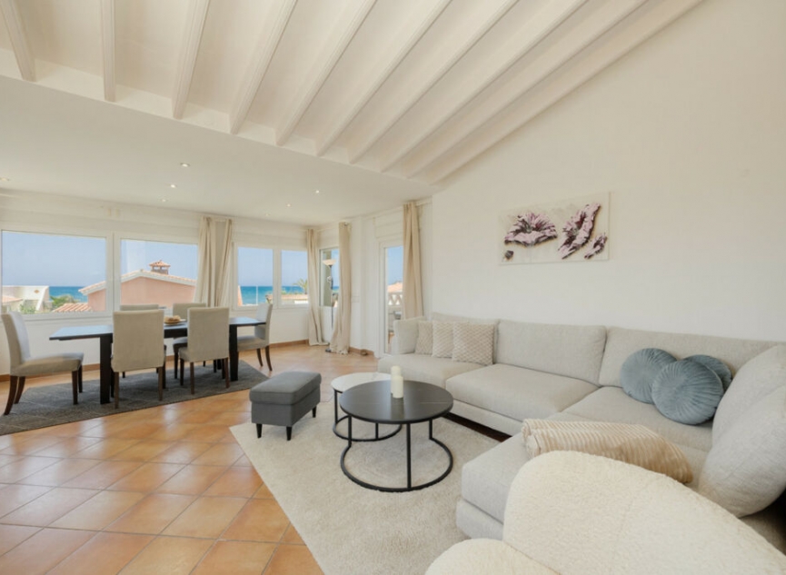 Resale - House -
Costabella