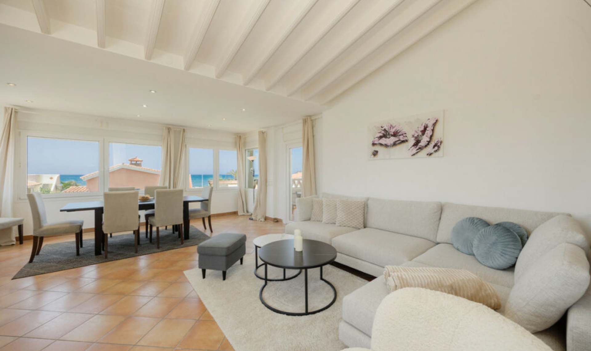Resale - House -
Costabella