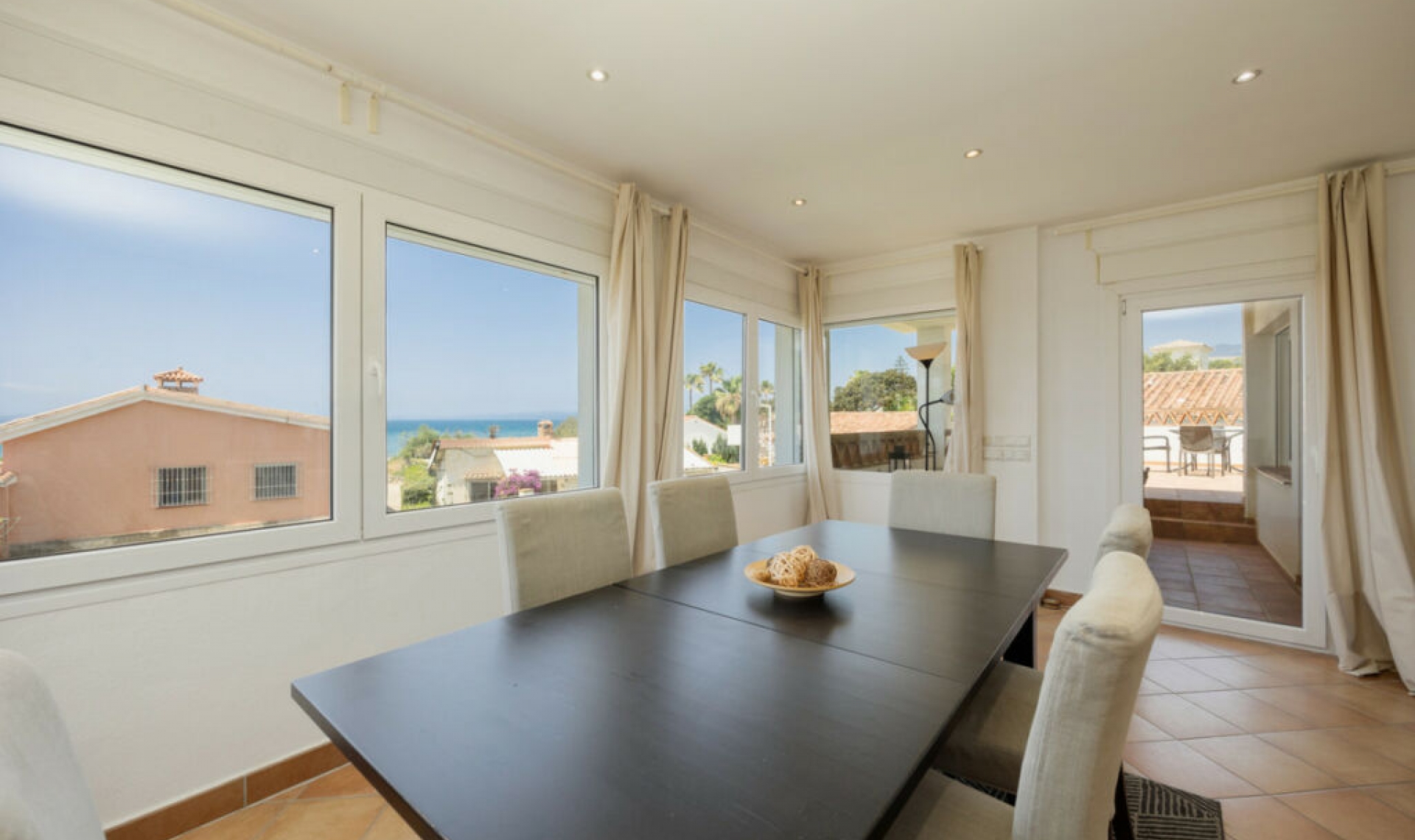 Resale - House -
Costabella