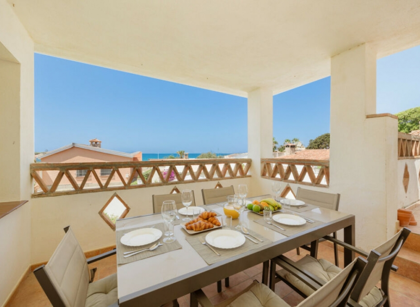 Resale - House -
Costabella