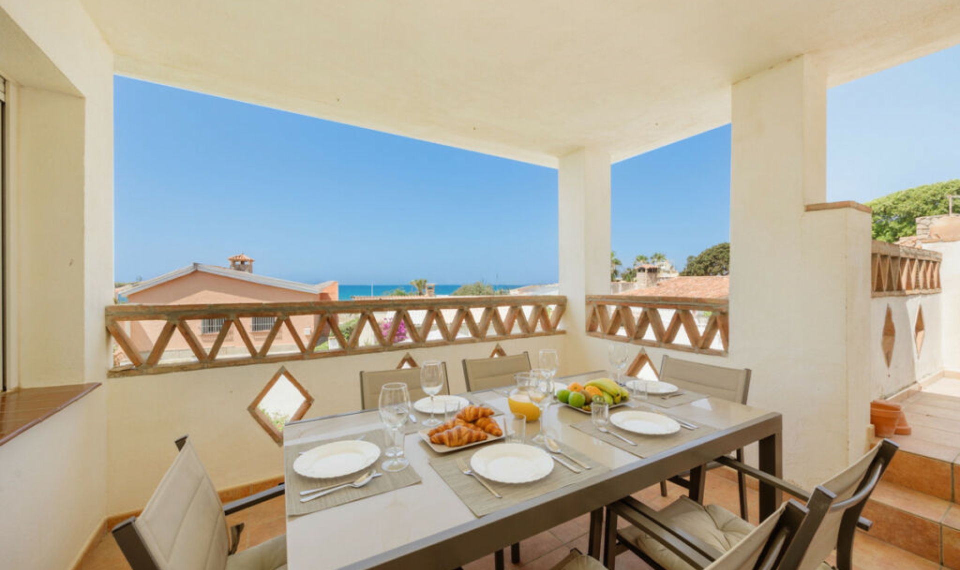Resale - House -
Costabella