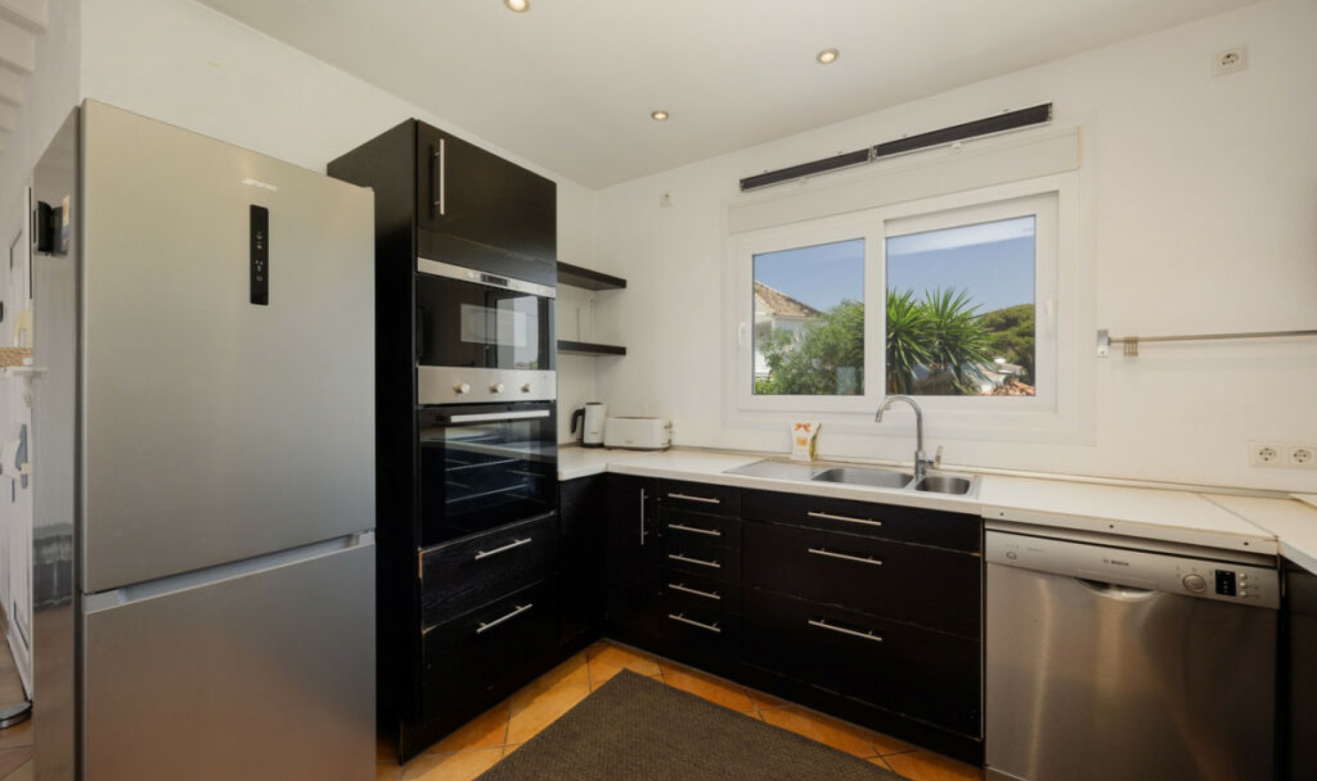 Resale - House -
Costabella
