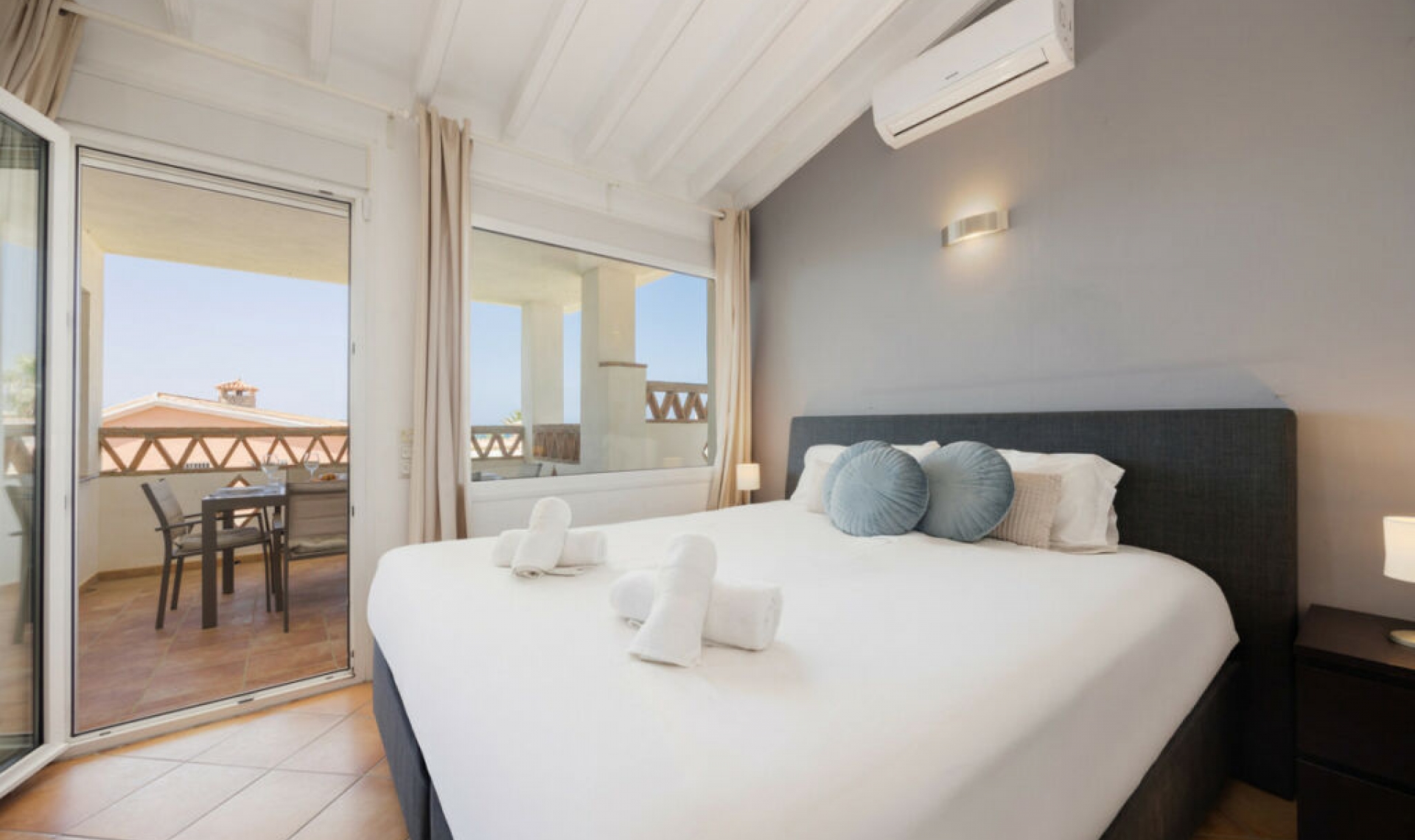 Resale - House -
Costabella