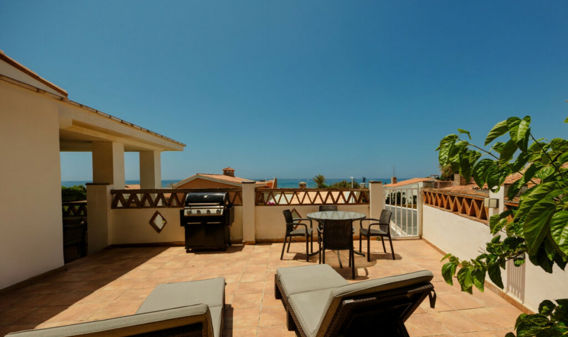 Resale - House -
Costabella