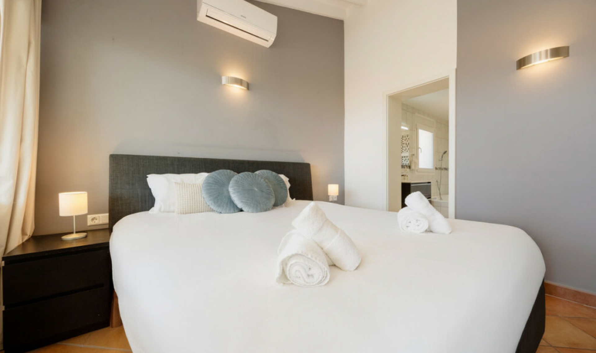 Resale - House -
Costabella
