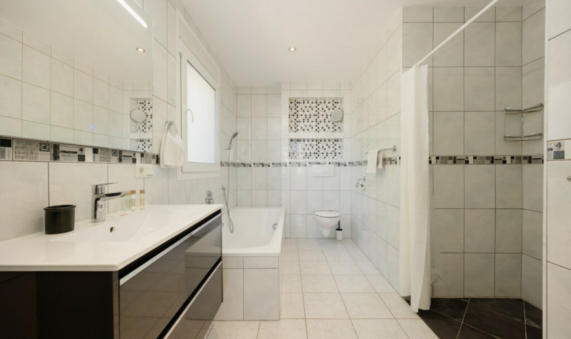 Resale - House -
Costabella