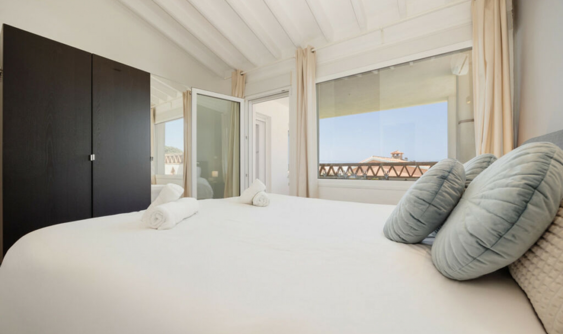 Resale - House -
Costabella