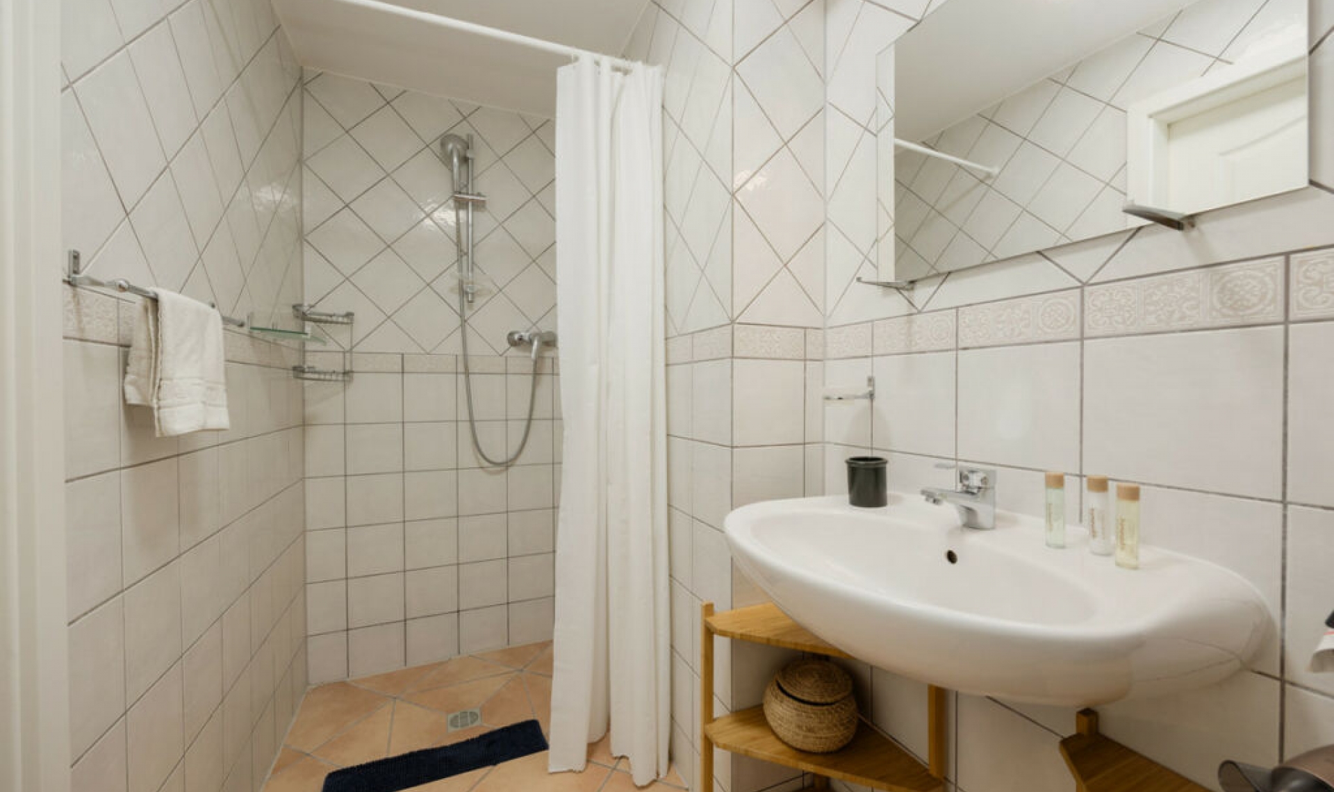 Resale - House -
Costabella