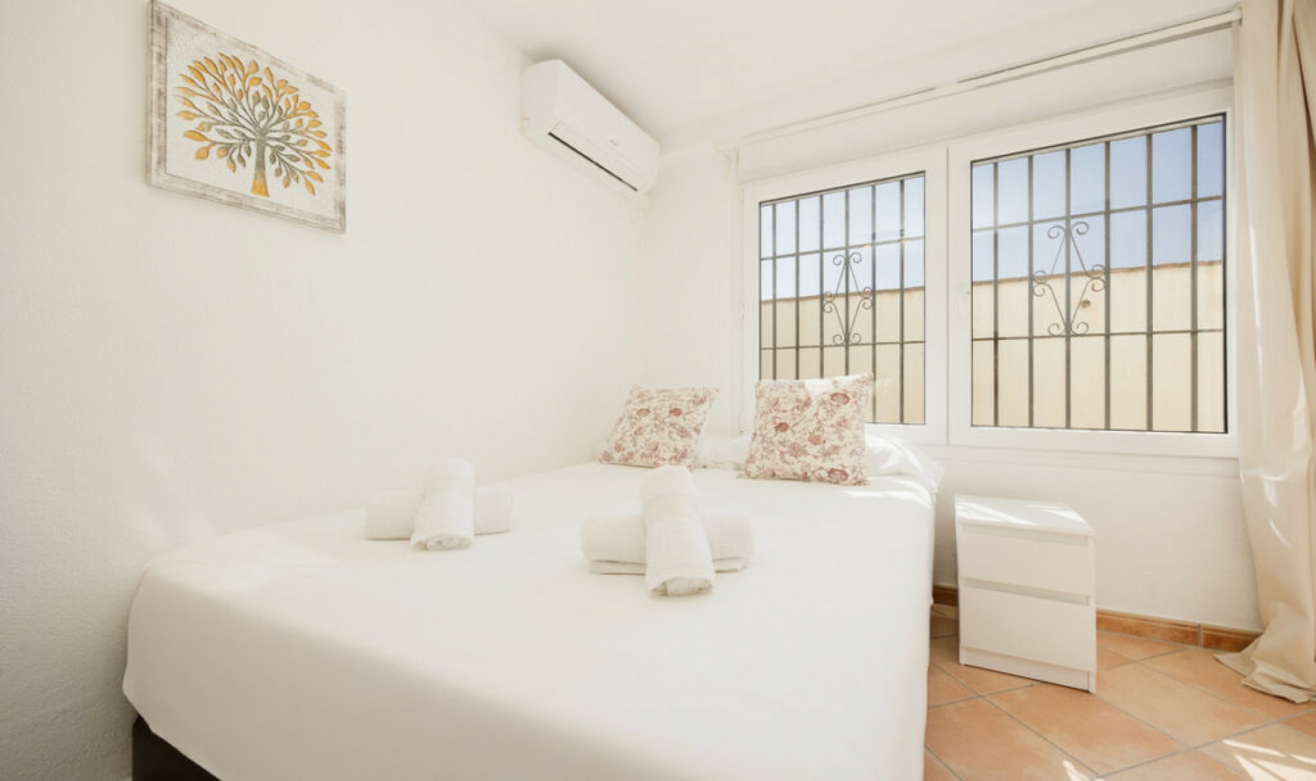 Resale - House -
Costabella