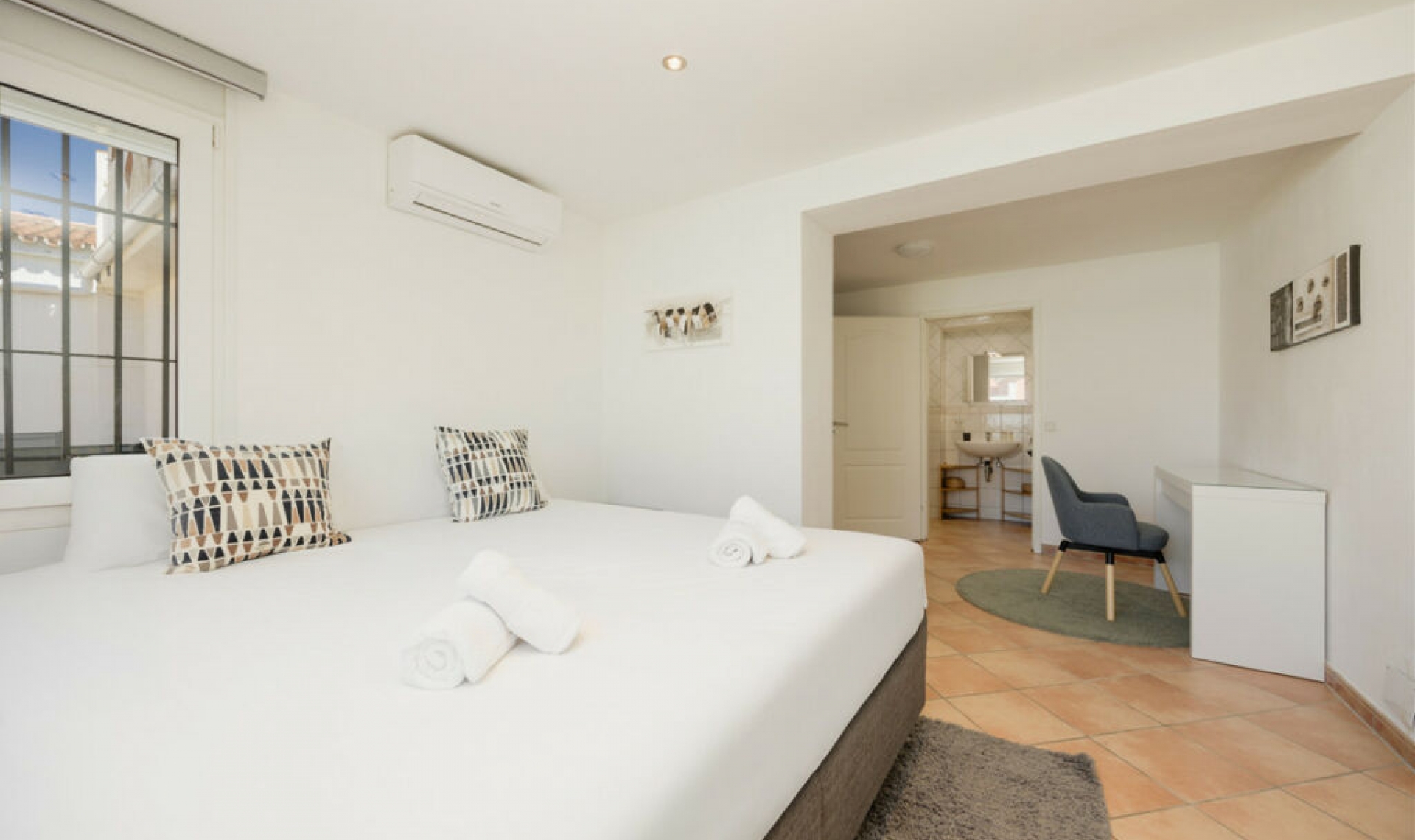 Resale - House -
Costabella