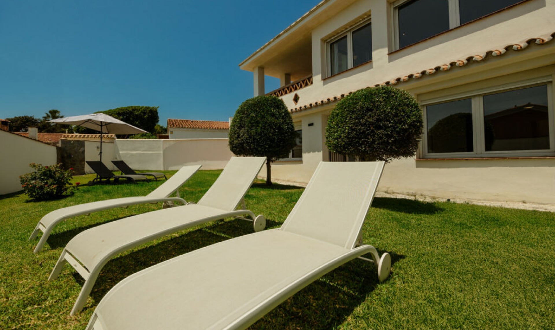 Resale - House -
Costabella