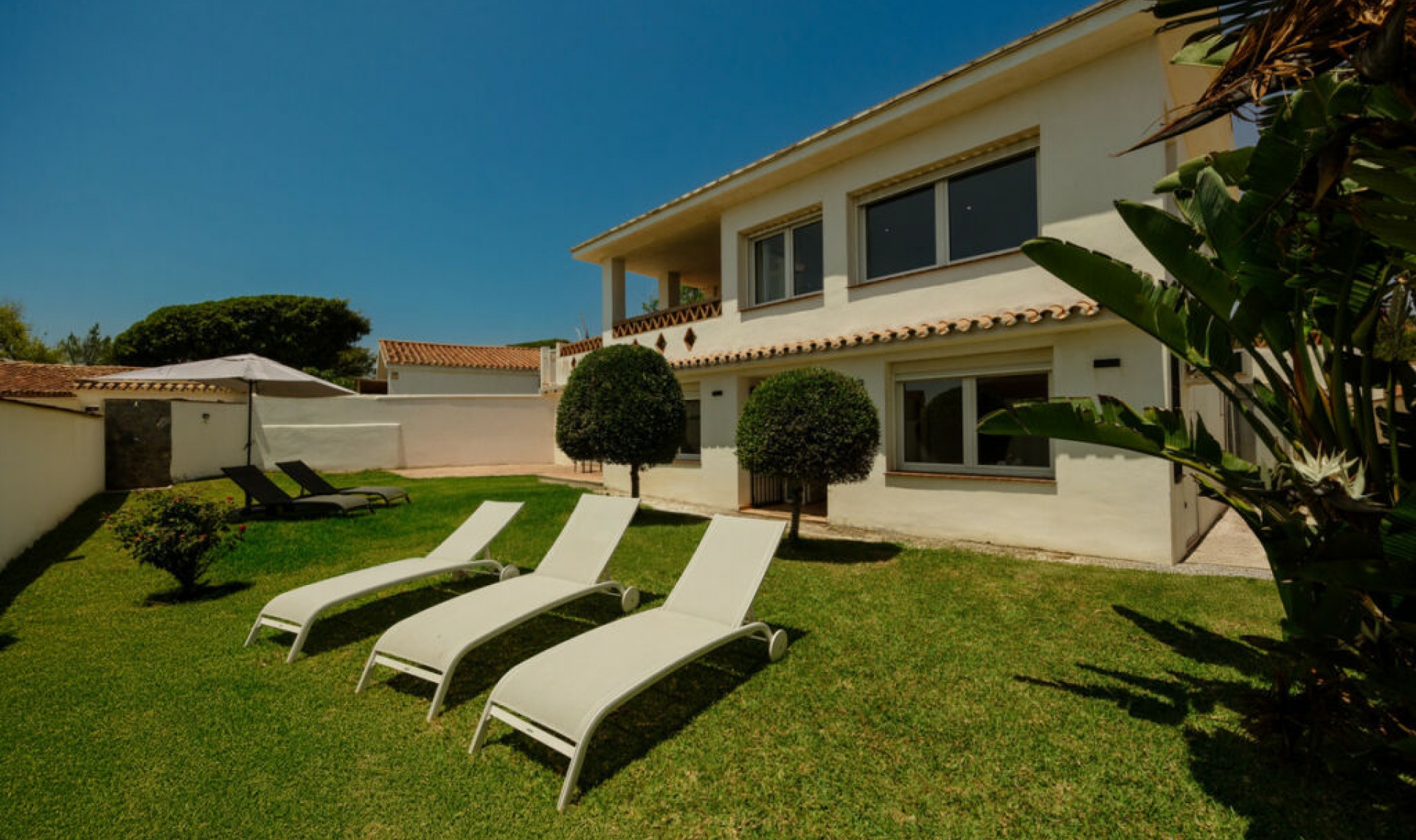 Resale - House -
Costabella