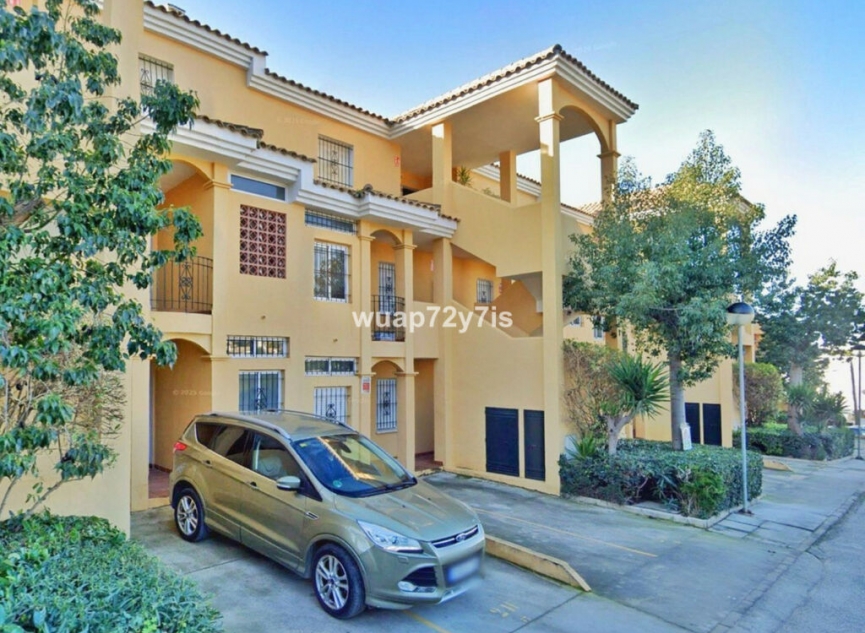 Resale - House -
Costabella