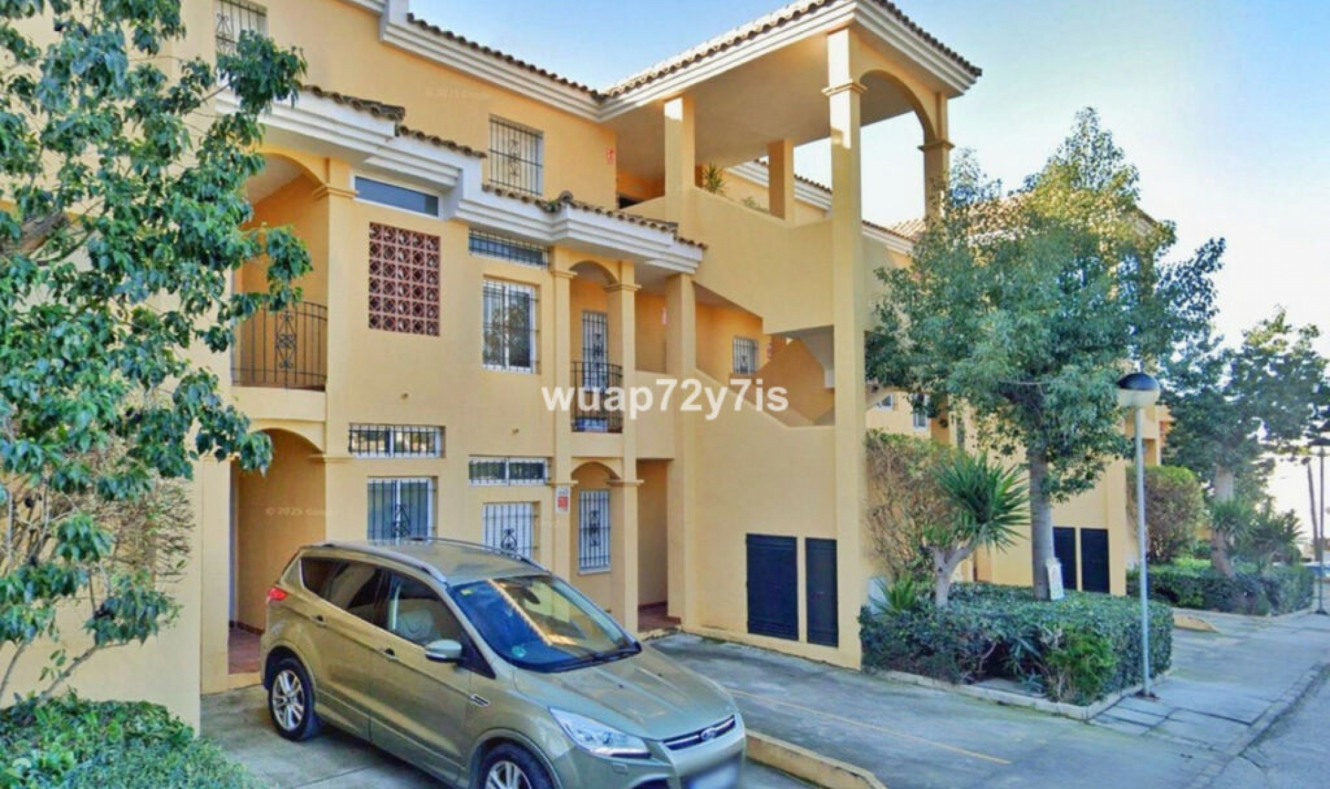 Resale - House -
Costabella