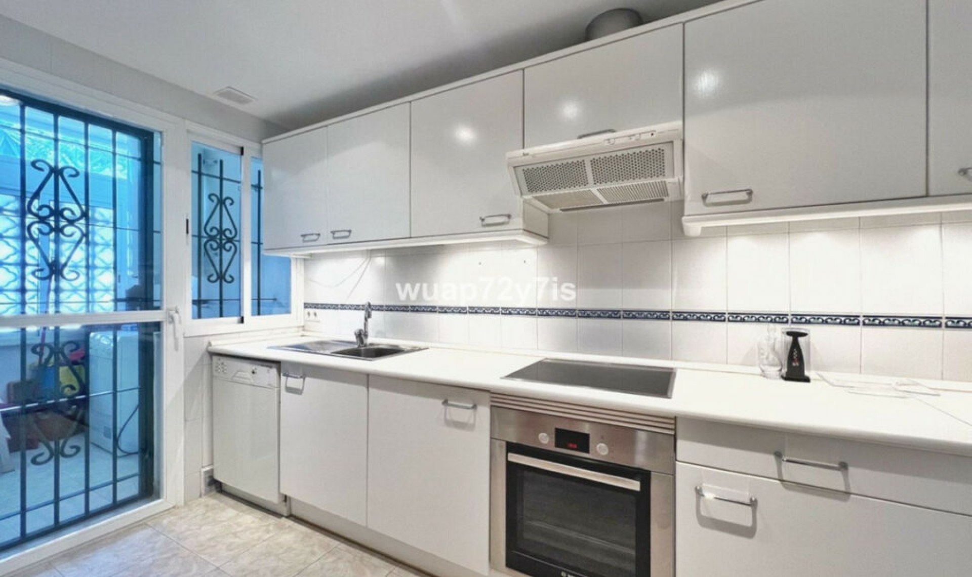 Resale - House -
Costabella