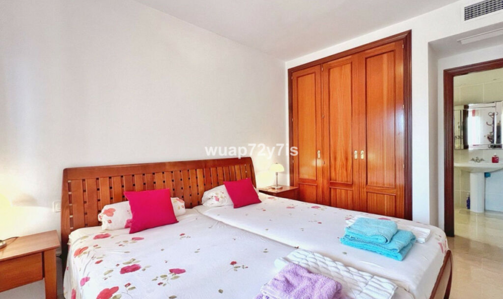 Resale - House -
Costabella