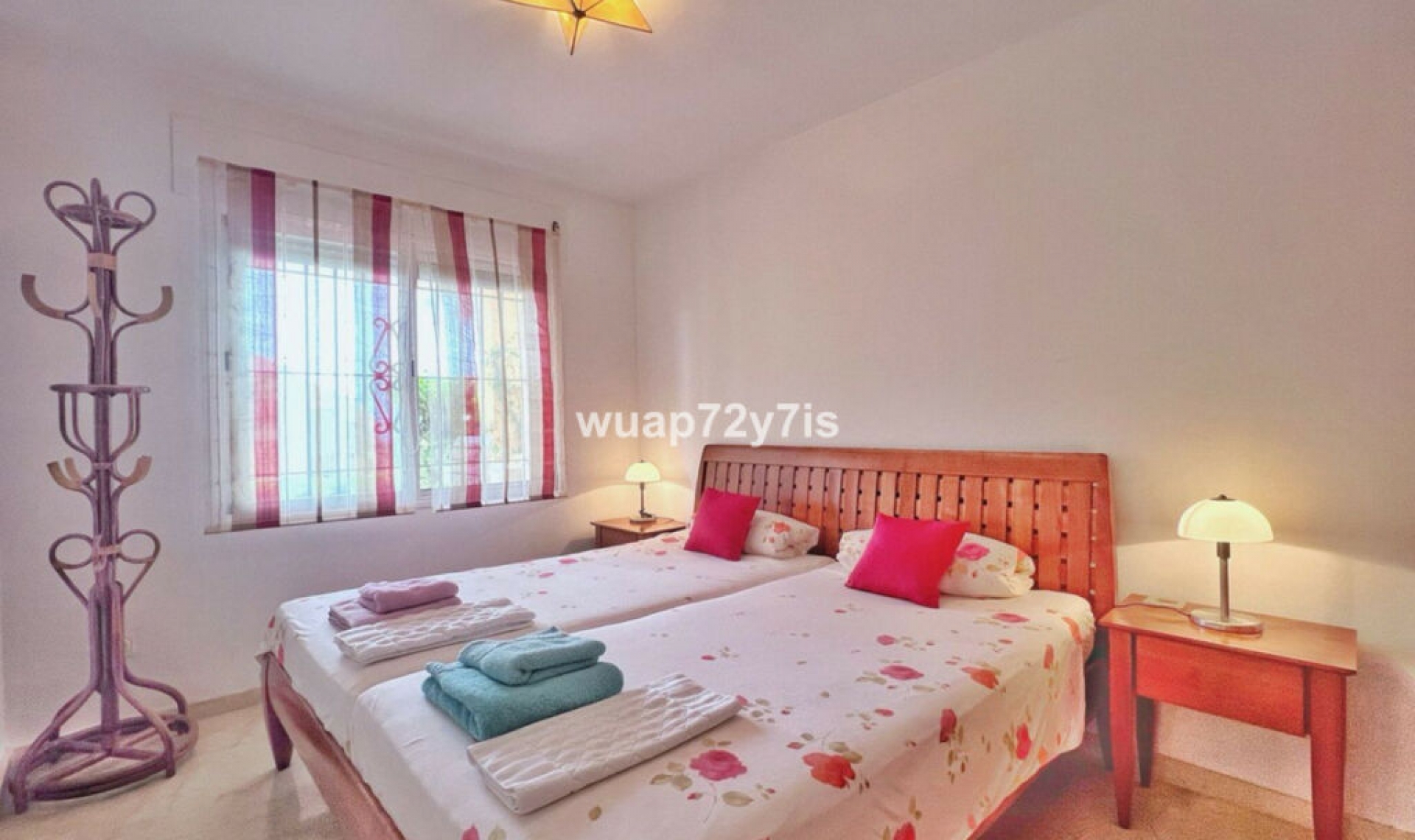 Resale - House -
Costabella