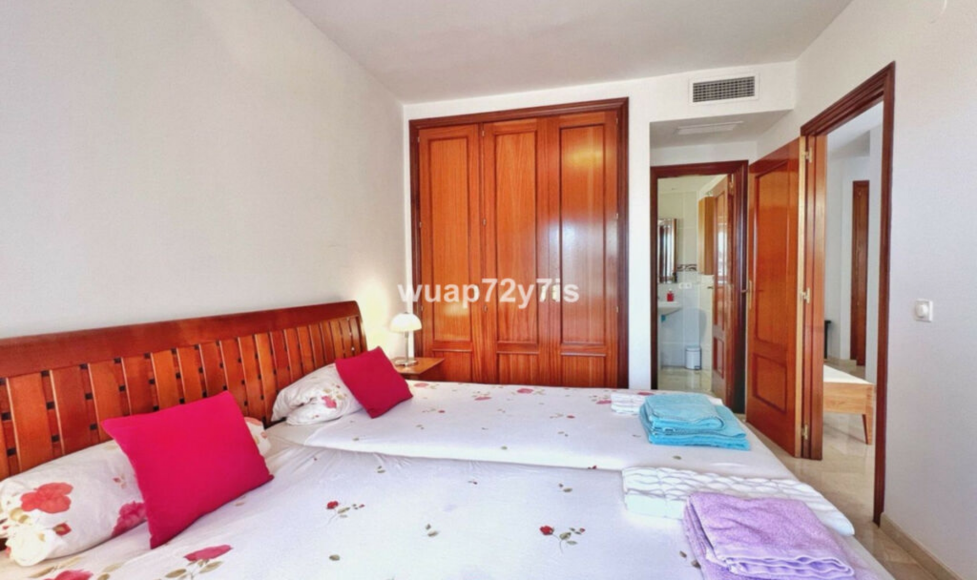 Resale - House -
Costabella