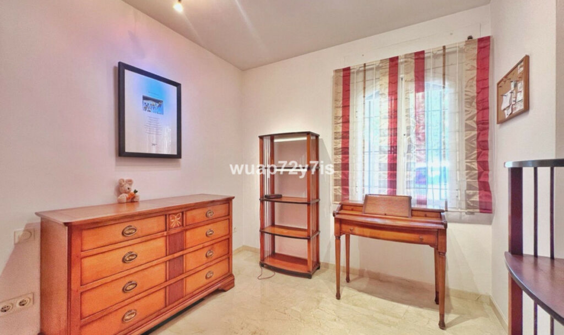 Resale - House -
Costabella